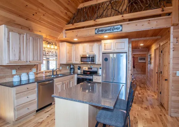Hot-Tub 6 Seater, Fire-Pit, Master King Bed, Wineries, Pickleball, Resort Amenities