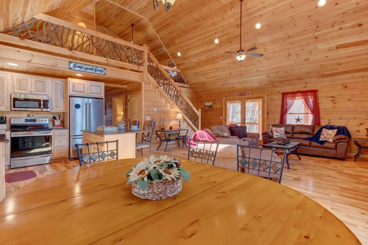 Hot-tub 6 Seater, Fire-pit, Master King Bed, Wineries, Pickleball, Amenities Ellijay