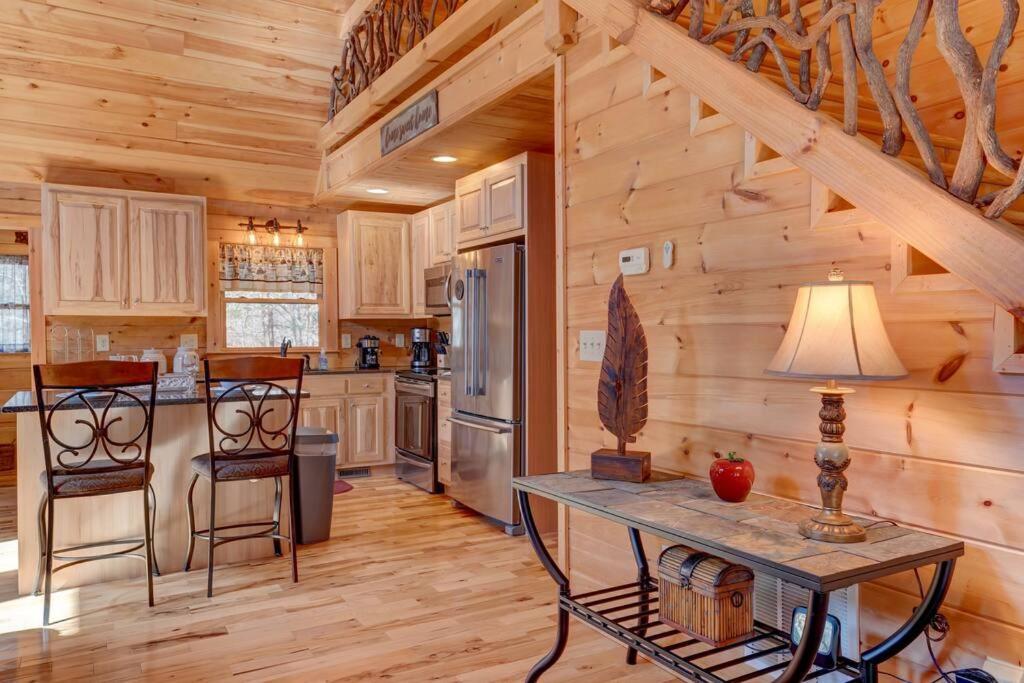 Hot-tub 6 Seater, Fire-pit, Master King Bed, Wineries, Pickleball, Amenities *