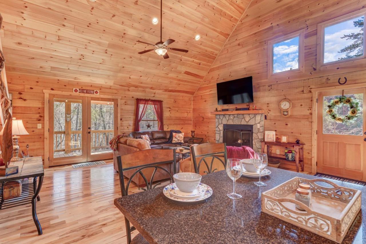 Hot-tub 6 Seater, Fire-pit, Master King Bed, Wineries, Pickleball, Amenities Holiday home *