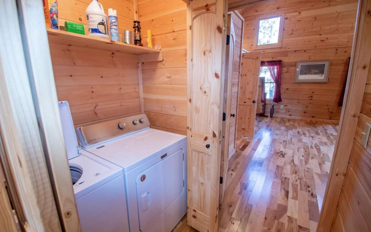 Hot-tub 6 Seater, Fire-pit, Master King Bed, Wineries, Pickleball, Amenities Holiday home