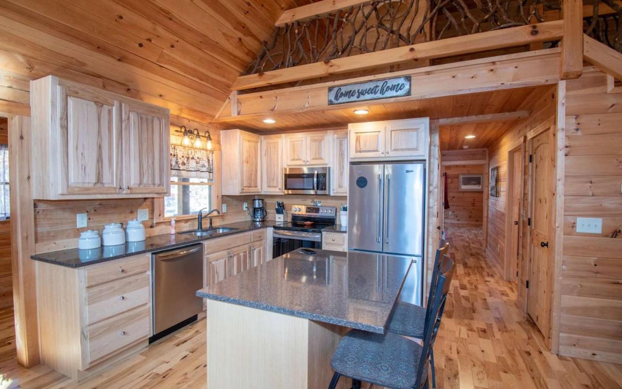 Hot-tub 6 Seater, Fire-pit, Master King Bed, Wineries, Pickleball, Amenities *